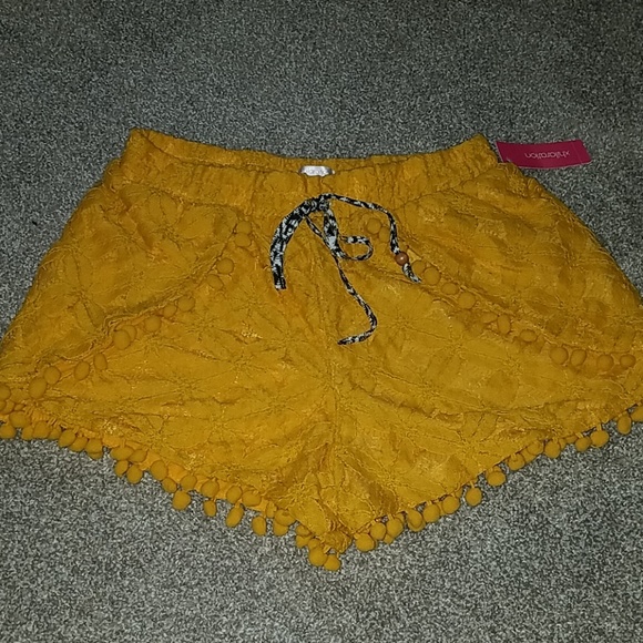 NWT Xhilaration orange lace shorts size medium - Picture 1 of 2